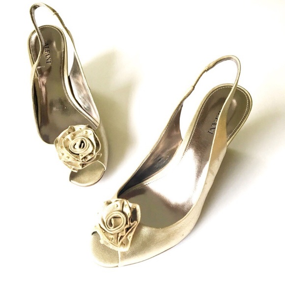 Alfani Sandals Back Strap Leather In Gold Size 7 - Picture 2 of 6